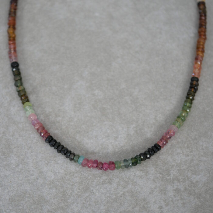 collier ras de cou en pierres naturelles