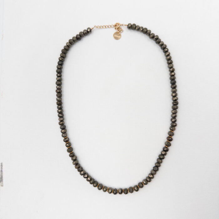 collier en pierres naturelles kaki