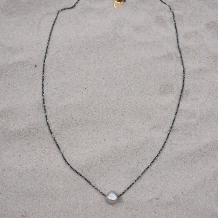 Annie collier ras-de-cou chaine noire et perle grise