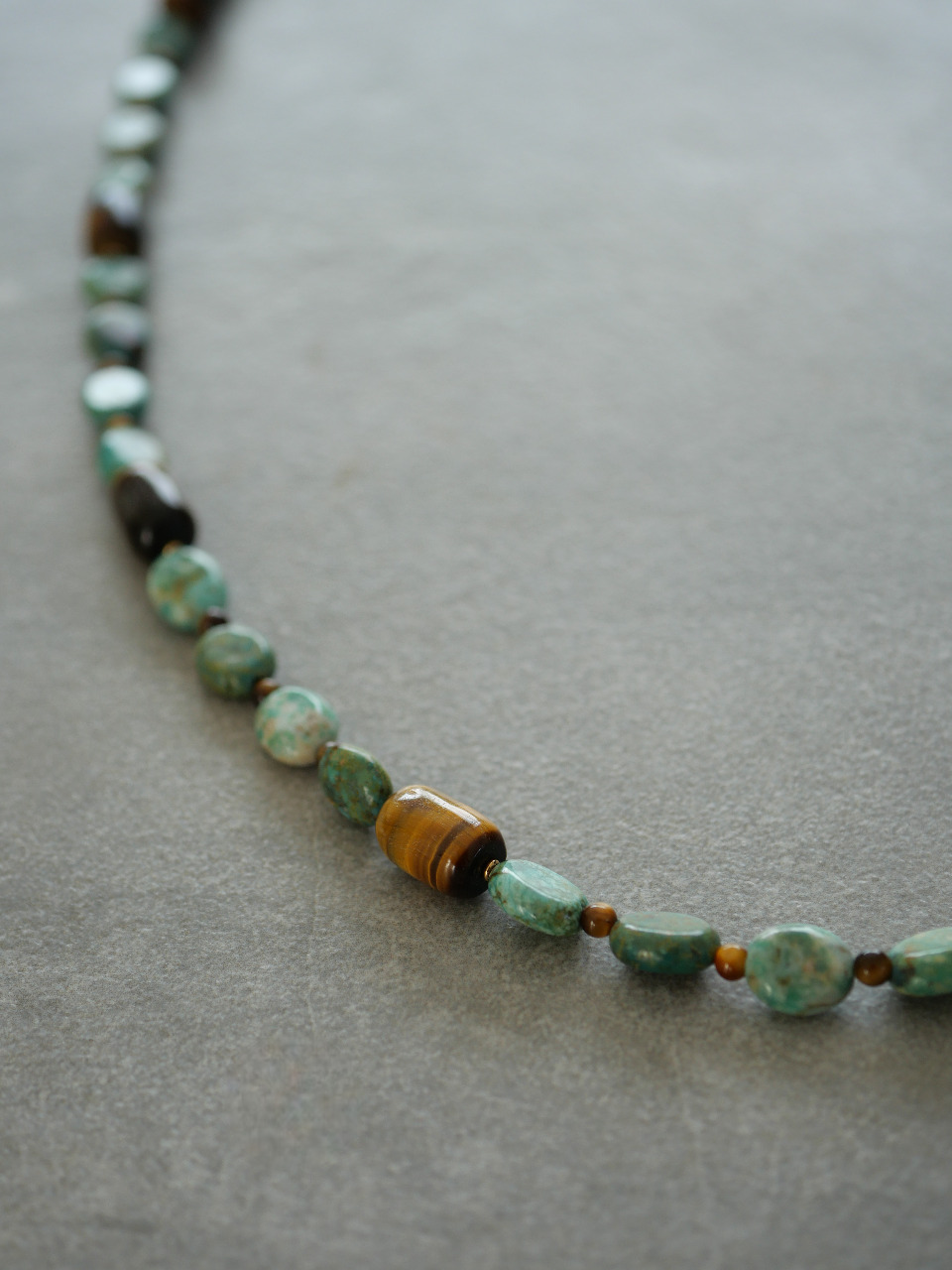 Collier long en pierres naturelles