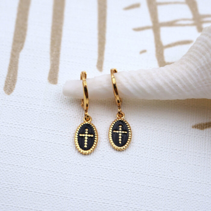 Boucles d'oreilles plaquées or et croix émail noir