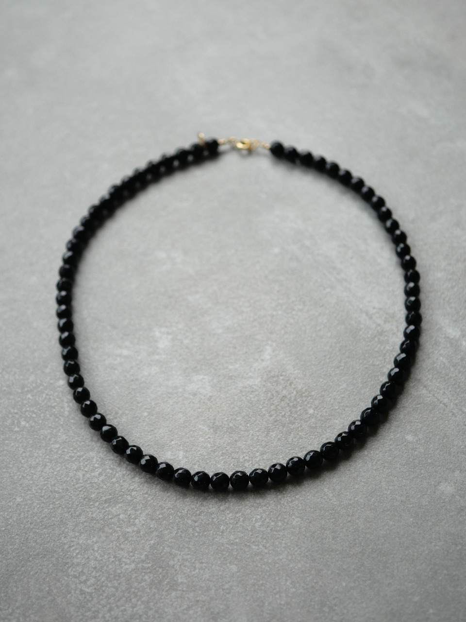 Collier en perles noires