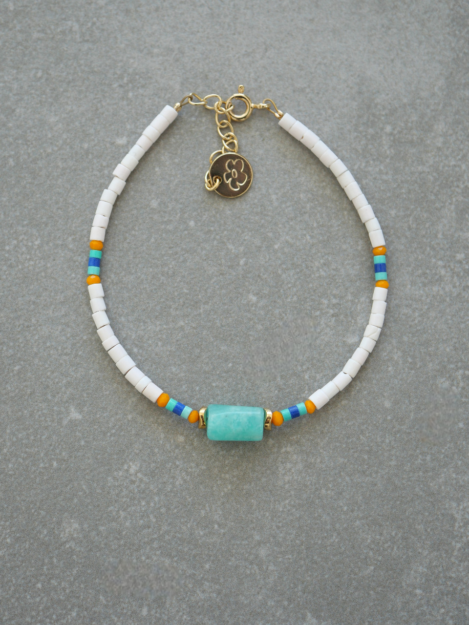 Bracelet en coquillage et pierres naturelles