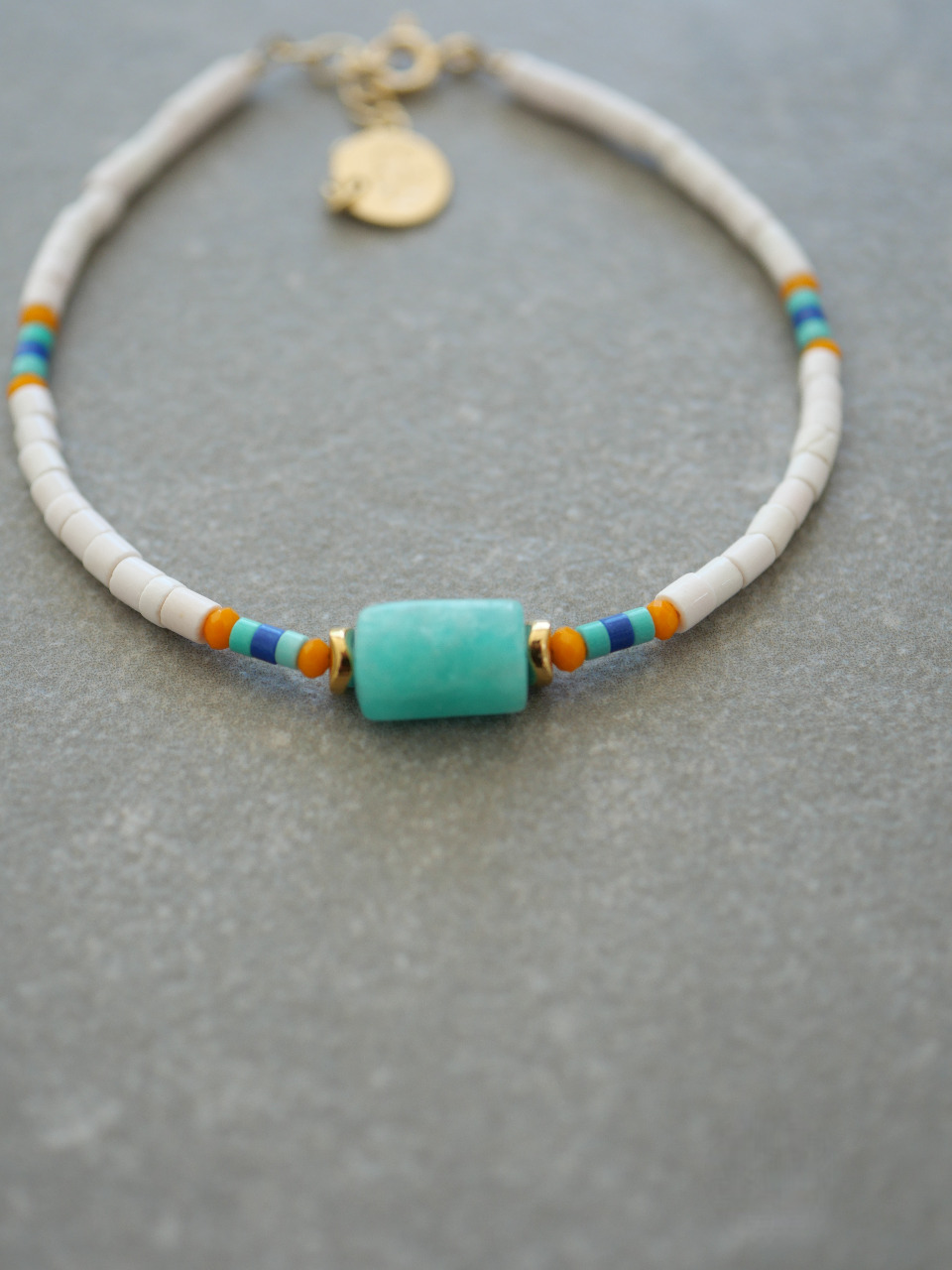 Bracelet en coquillage et pierres naturelles