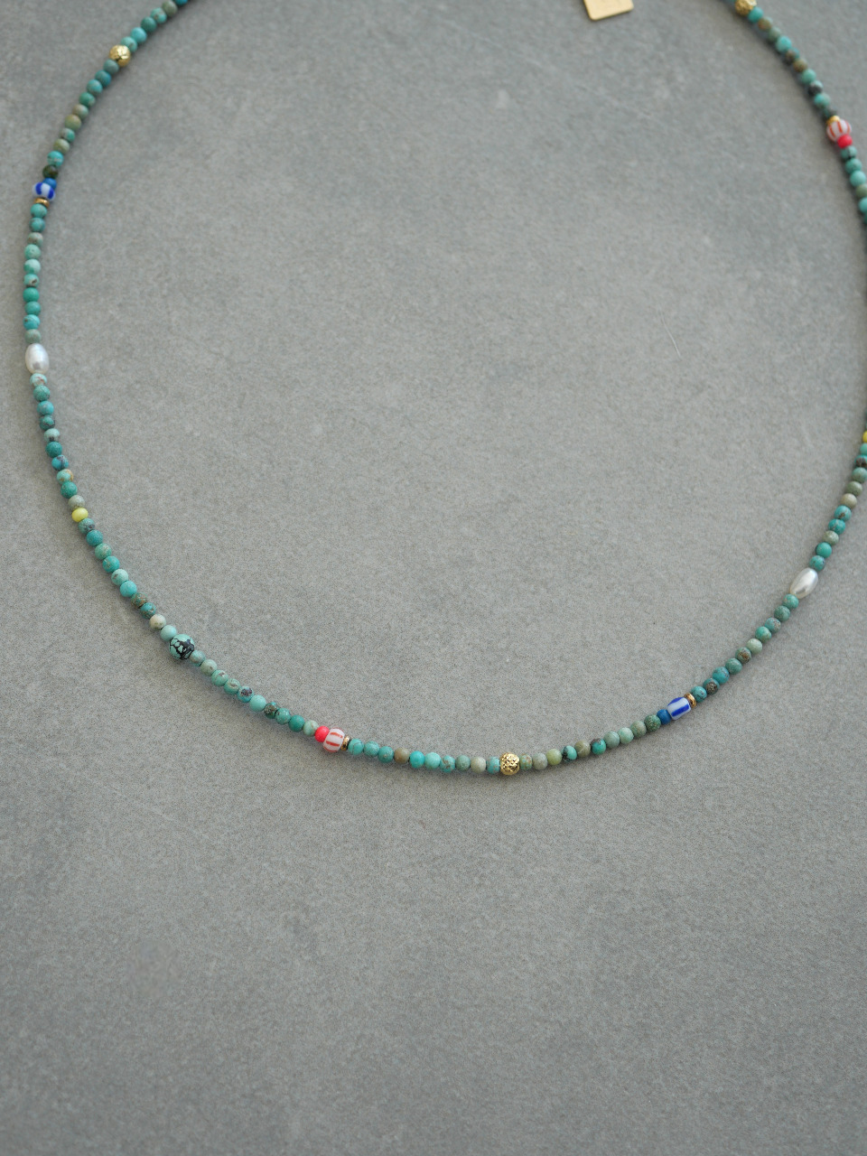 Collier fin en pierres naturelles