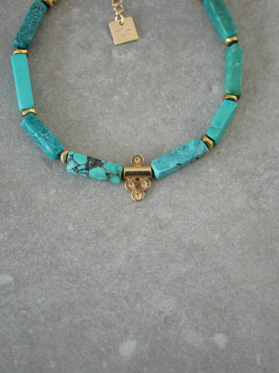 Bracelet en pierres naturelles et perle plaquée or 3 microns