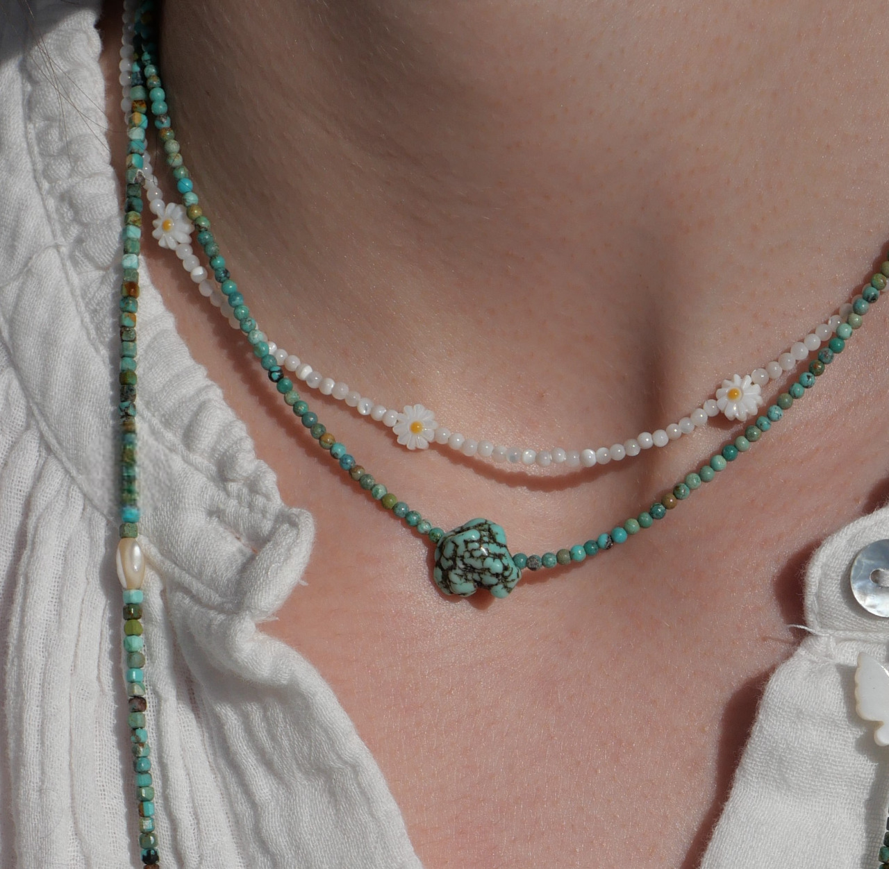 Collier fin en pierres naturelles blanches